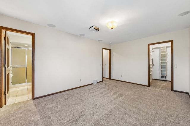 151 Choctaw Circle, Chanhassen, MN 55317