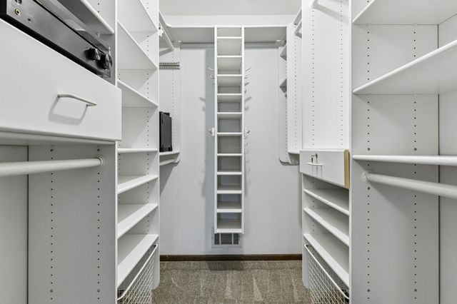 151 Choctaw Circle, Chanhassen, MN 55317