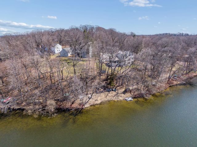 151 Choctaw Circle, Chanhassen, MN 55317