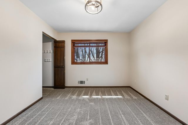 151 Choctaw Circle, Chanhassen, MN 55317