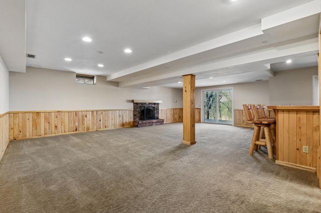 151 Choctaw Circle, Chanhassen, MN 55317