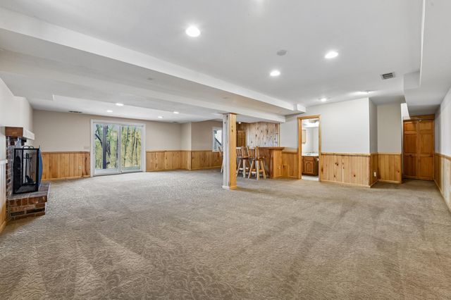 151 Choctaw Circle, Chanhassen, MN 55317