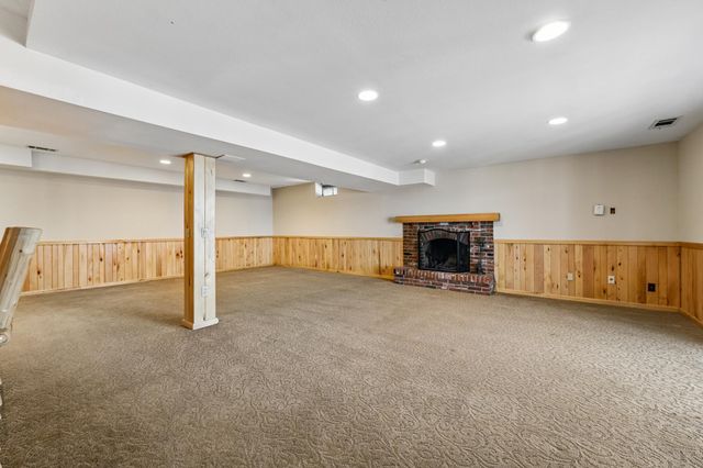 151 Choctaw Circle, Chanhassen, MN 55317