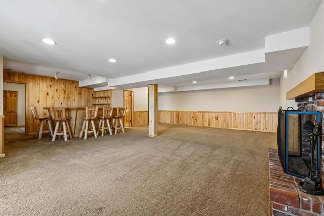 151 Choctaw Circle, Chanhassen, MN 55317