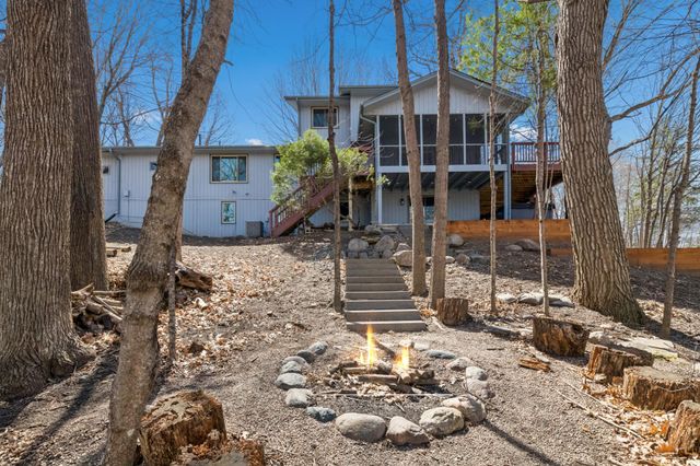 151 Choctaw Circle, Chanhassen, MN 55317