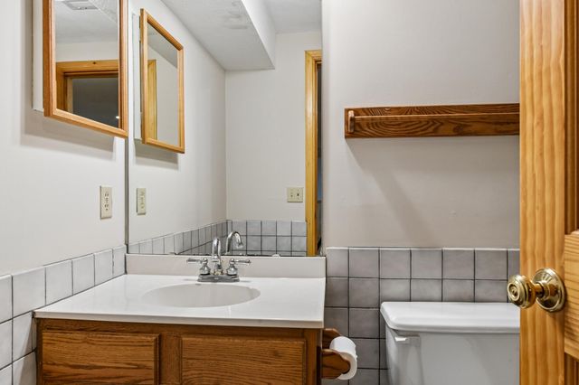 151 Choctaw Circle, Chanhassen, MN 55317