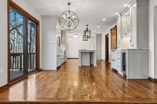 151 Choctaw Circle, Chanhassen, MN 55317