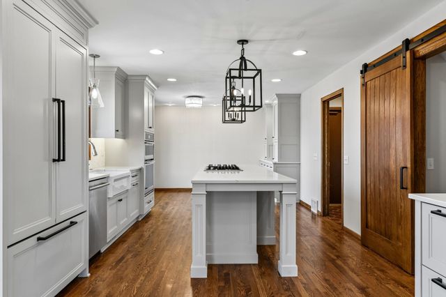 151 Choctaw Circle, Chanhassen, MN 55317