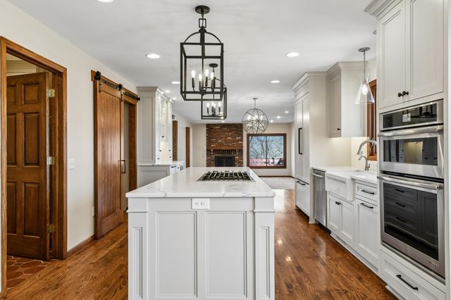 151 Choctaw Circle, Chanhassen, MN 55317