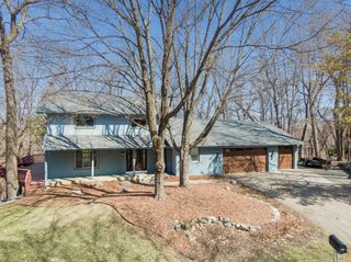 151 Choctaw Circle, Chanhassen, MN 55317