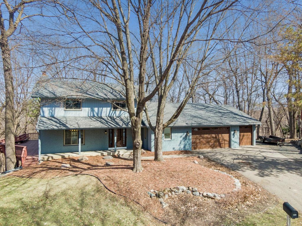 151 Choctaw Circle, Chanhassen, MN 55317