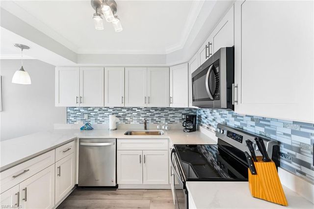 9375 Gulf Shore DR # 602, Naples, FL 34108