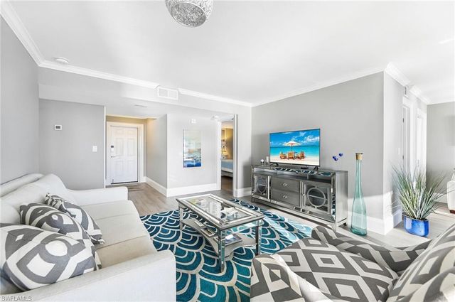 9375 Gulf Shore DR # 602, Naples, FL 34108