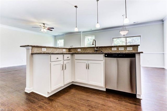 6321 Janice CT, Gloucester, VA 23061