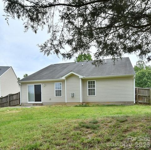 6710 Goldenwillow Drive, Charlotte, NC 28215