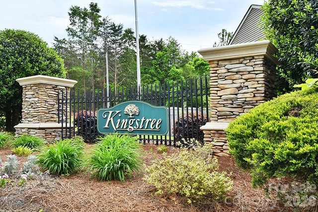 6710 Goldenwillow Drive, Charlotte, NC 28215