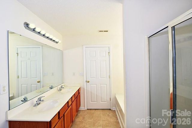 6710 Goldenwillow Drive, Charlotte, NC 28215