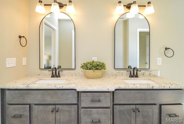 19 Adderly Lane, Millstadt, IL 62260