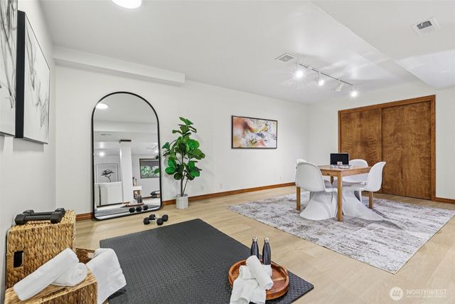 411 W Lake Sammamish Parkway NE, Bellevue, WA 98008