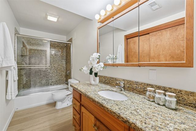 411 W Lake Sammamish Parkway NE, Bellevue, WA 98008