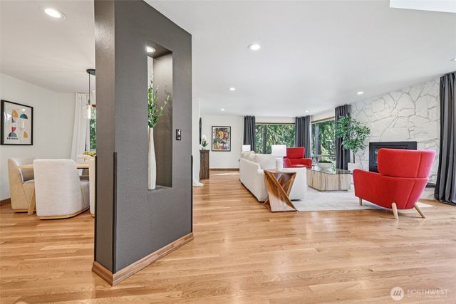 411 W Lake Sammamish Parkway NE, Bellevue, WA 98008