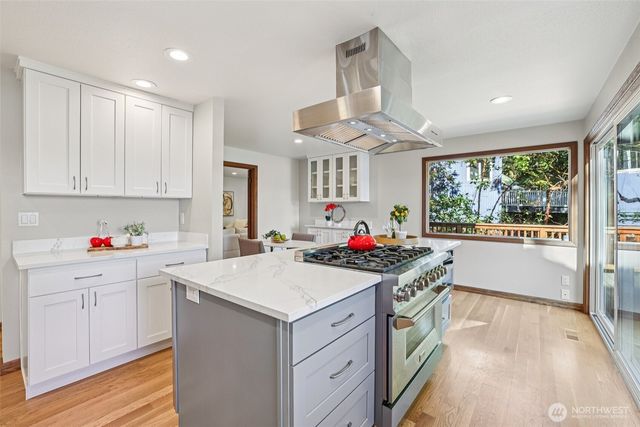 411 W Lake Sammamish Parkway NE, Bellevue, WA 98008