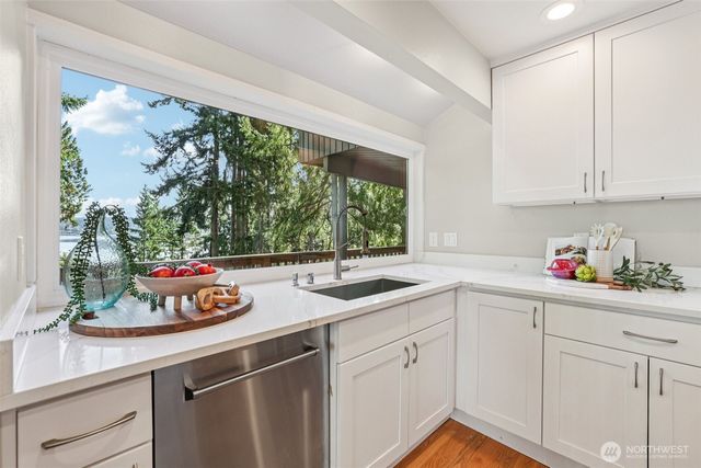 411 W Lake Sammamish Parkway NE, Bellevue, WA 98008
