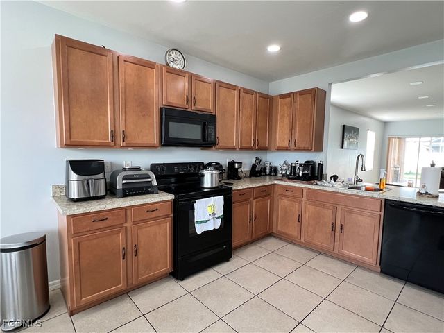 701 SW 25TH TER, Cape Coral, FL 33914