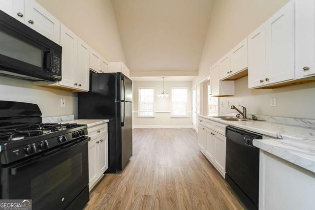 80 Knolls Ridge, Hampton, GA 30228