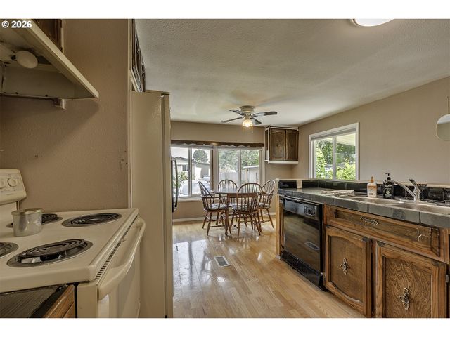 3839 PACIFIC Ave, Forest Grove, OR 97116