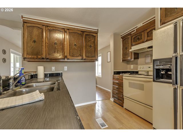 3839 PACIFIC Ave, Forest Grove, OR 97116
