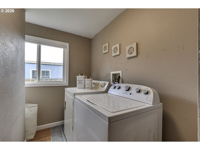 3839 PACIFIC Ave, Forest Grove, OR 97116