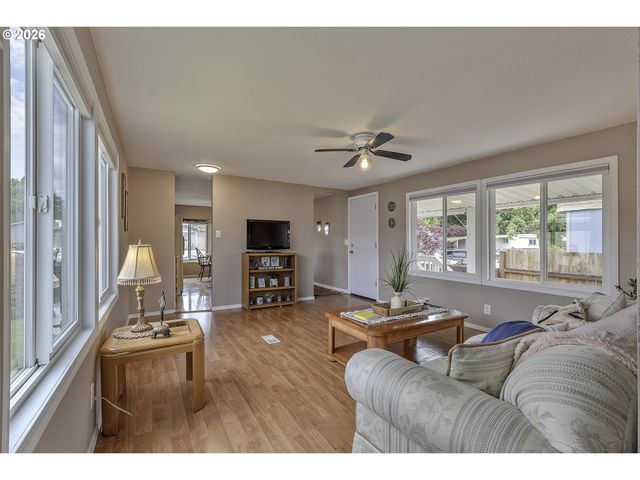 3839 PACIFIC Ave, Forest Grove, OR 97116