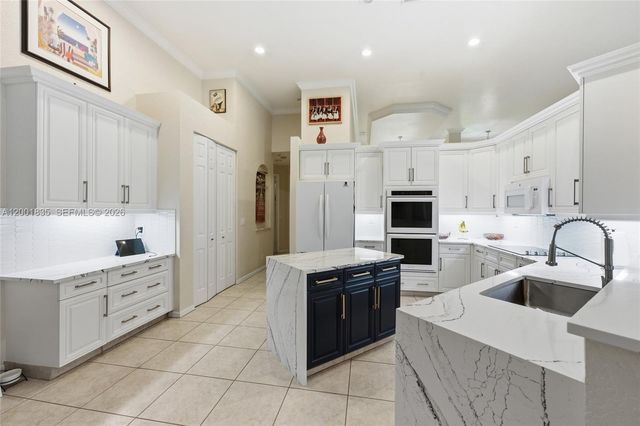 6113 NW 53rd Cir, Coral Springs, FL 33067