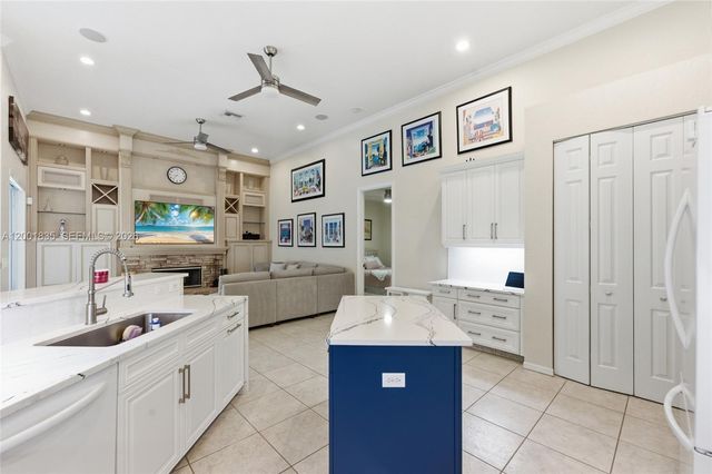 6113 NW 53rd Cir, Coral Springs, FL 33067
