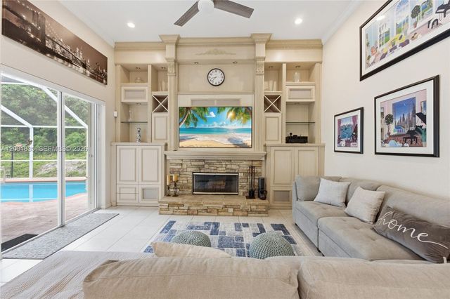 6113 NW 53rd Cir, Coral Springs, FL 33067