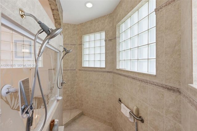 6113 NW 53rd Cir, Coral Springs, FL 33067