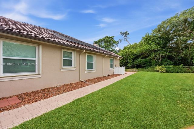 6113 NW 53rd Cir, Coral Springs, FL 33067