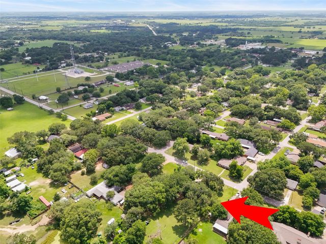 504 Walnut Street, Waller, TX 77484