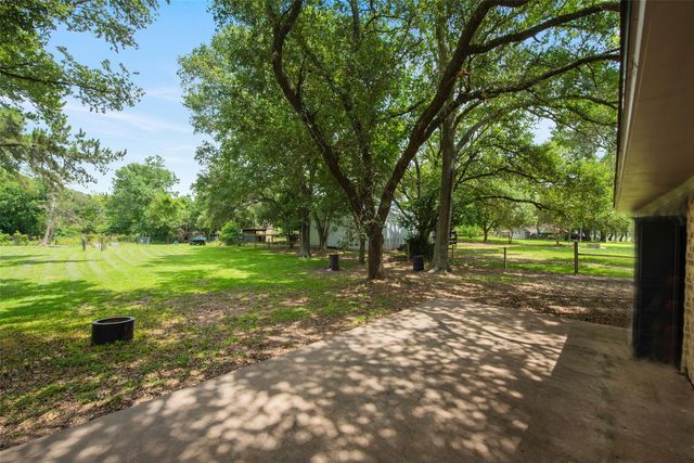 504 Walnut Street, Waller, TX 77484
