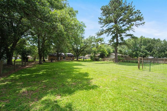 504 Walnut Street, Waller, TX 77484