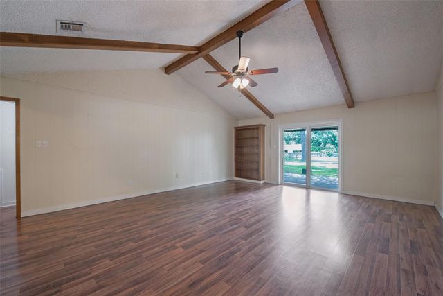 504 Walnut Street, Waller, TX 77484
