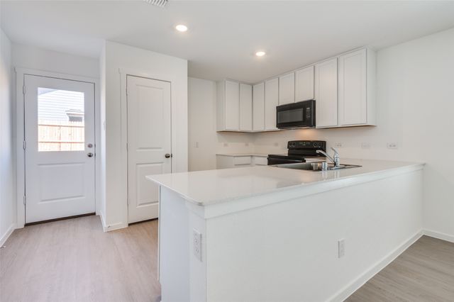 300 Sycamore Place, Wilmer, TX 75141