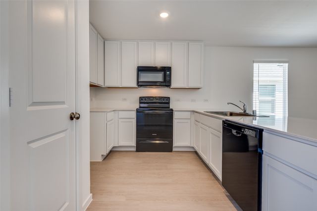 300 Sycamore Place, Wilmer, TX 75141