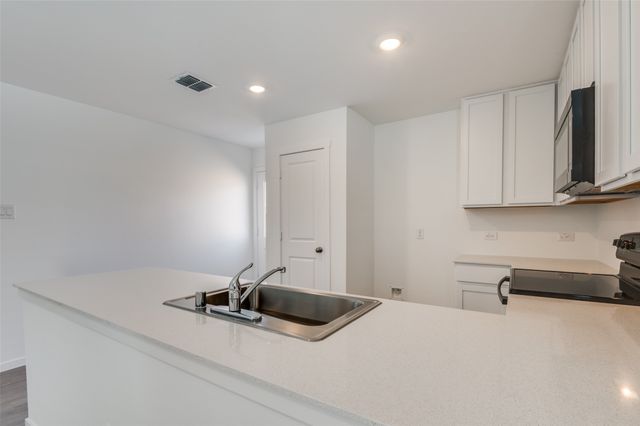 300 Sycamore Place, Wilmer, TX 75141