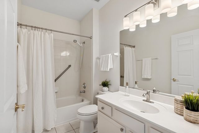 2334 Meadowcroft Lane, Grayslake, IL 60030