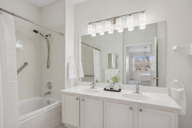 2334 Meadowcroft Lane, Grayslake, IL 60030