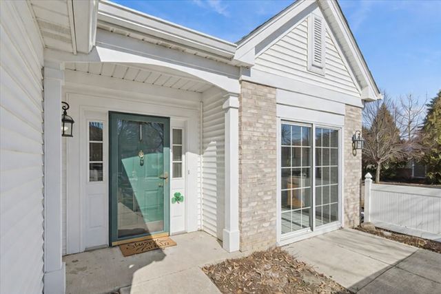 2334 Meadowcroft Lane, Grayslake, IL 60030