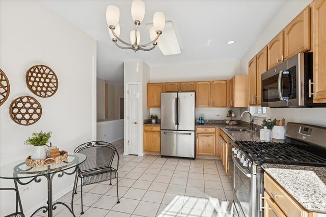 2334 Meadowcroft Lane, Grayslake, IL 60030