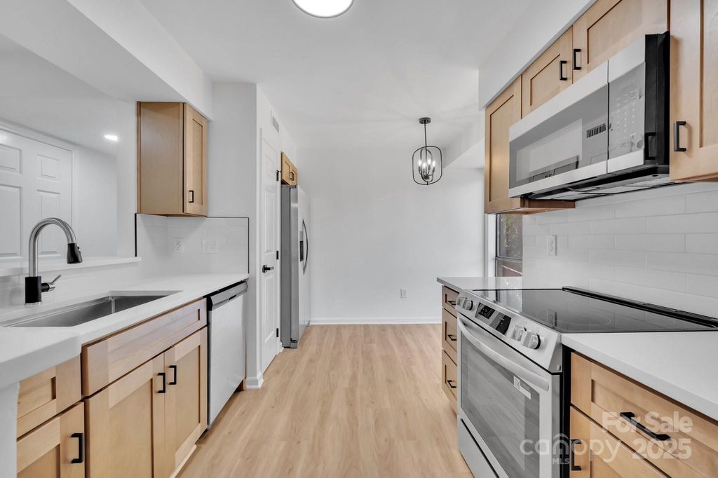 5727 Dockside Drive, Charlotte, NC 28227